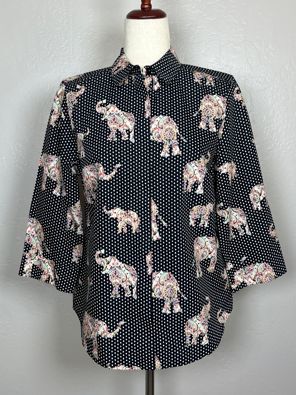 CHICO’S Women Size 0 (US 4/6) Black Polka Dot Elephant Print Non Iron Easy Shirt